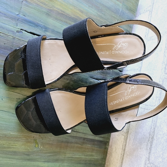 Donald Pliner Heels - Picture 2 of 7